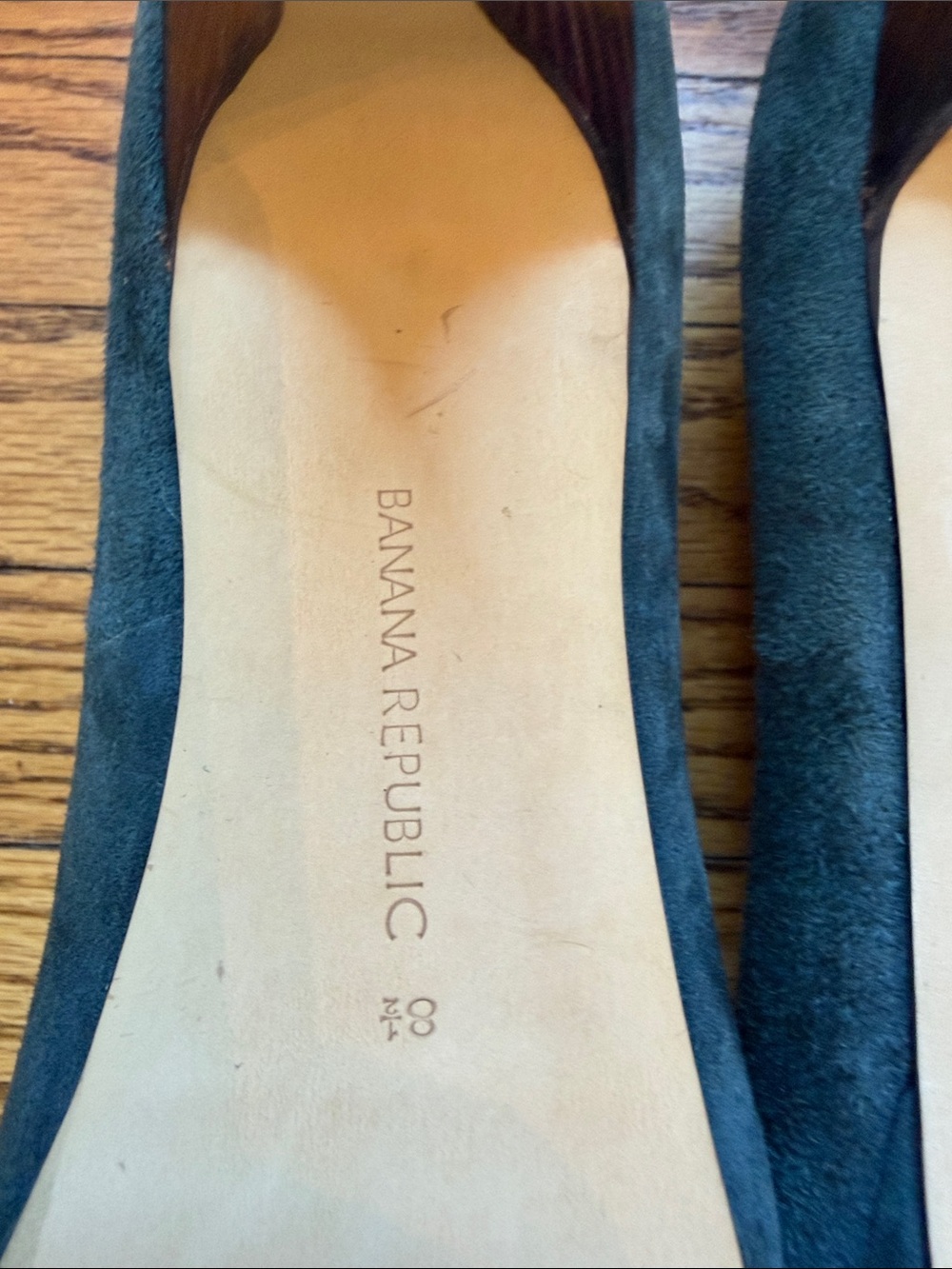Banana Republic Teal Suede Pumps with low platform, size 8.5. Worn twice - Picture 8 of 11